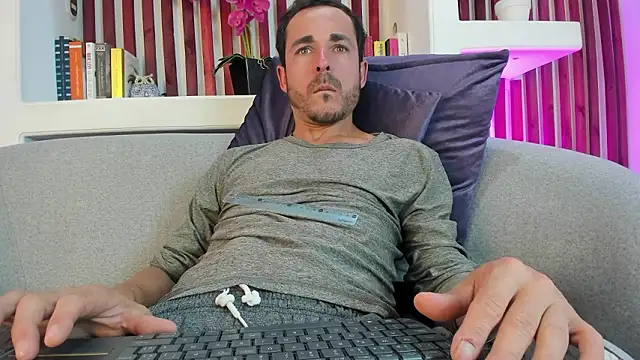 adams_sanz - Adams_Sanz's free webcam - UK Sex Cams