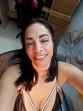 _kamy_hot (Ask my age) - Another toast with your squirt