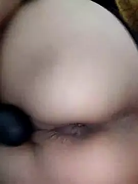 haralushiaaa (F milf) - A big-breasted and slutty girl.