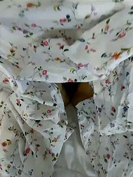 caressyourself live cam profile