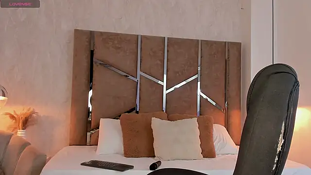 megan-8 - Megan-8's free webcam - UK Sex Cams