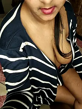 Richa_Sharma321 live cam
