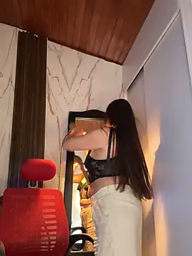 Webcam Model (emmily_d)  is live.Free join now!