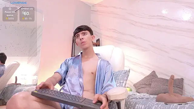 mathias_saenz (M young) - Plug in little ass 📍