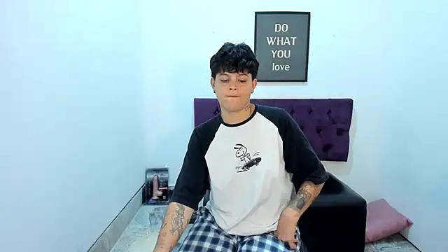 tomboy_natali (F young) - ride the dildo