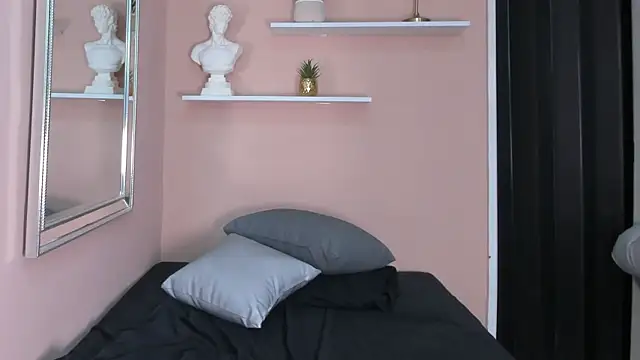 love_and_fire (Ask my age) - Spank her hard, red ass 🍑