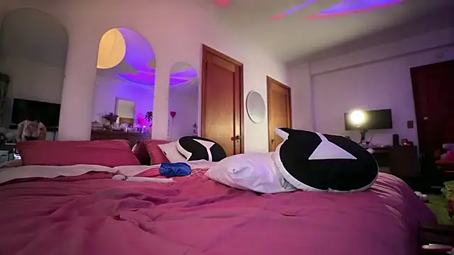 GennaJames live cam profile