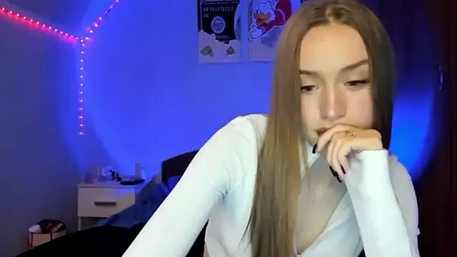 tinyglow - Tinyglow's free webcam - UK Sex Cams