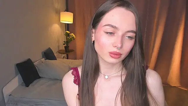 YvonneRobes live cam profile