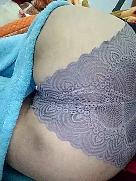 haralushiaaa (F milf) - A big-breasted and slutty girl.