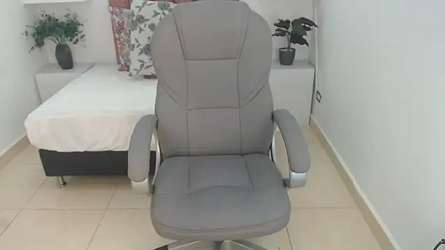 lunilove__ - Lunilove__'s free webcam - UK Sex Cams