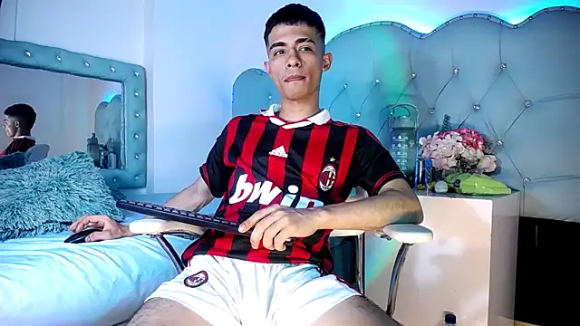 apolo_richards (M young) - masturbate my cock with my clothes on🍆