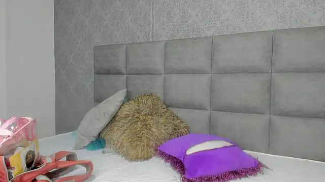 emilyy_r live cam profile