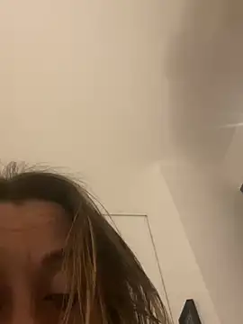 Webcam Model (Lyannabuena69)  is live.Free join now!