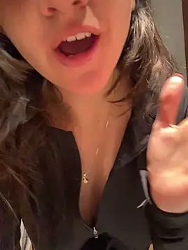 amypalacios- (F young) - 🍑Squats In Camera  Ass Spread 🍑