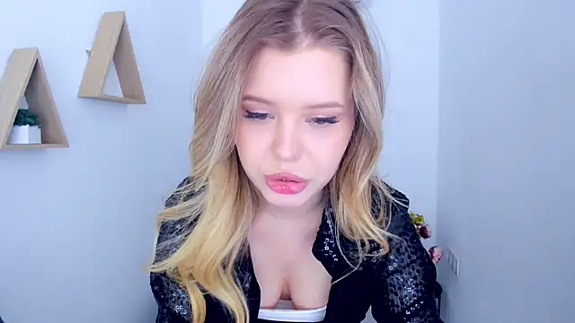 FollowLovee live cam