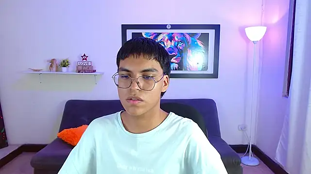 Maecum18 live sex cam