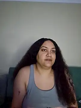 honeeyyy_pot's Stripchat show and profile