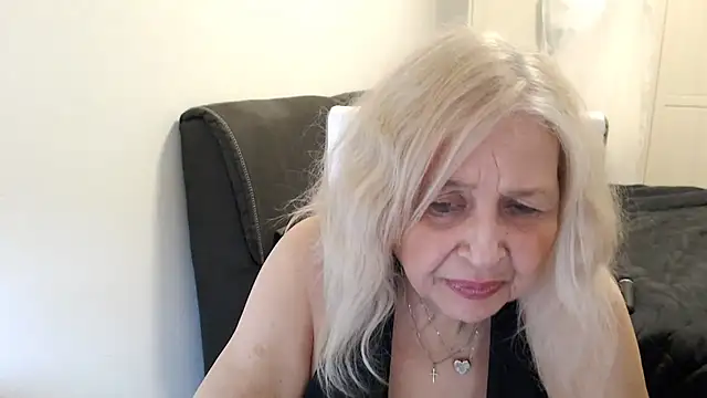 SusiLifeXXX's Stripchat show and profile