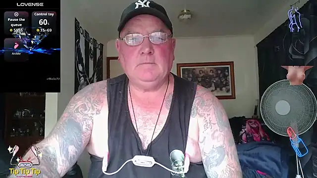kinkyblueyes69 (M mature) - NAKED
