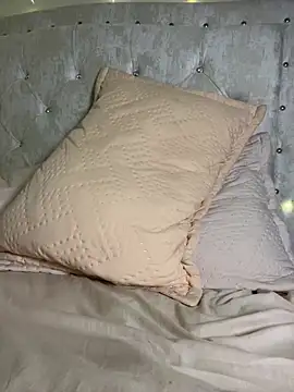 Emi_blair live cam profile