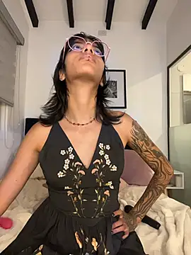 TweetiePieXXX live cam profile