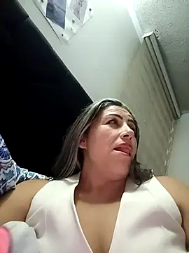 Webcam Model (maynor_1998)  is live.Free join now!