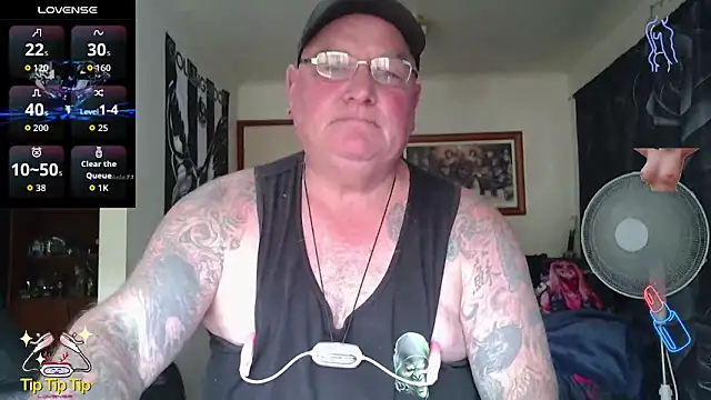 kinkyblueyes69 (M mature) - NAKED