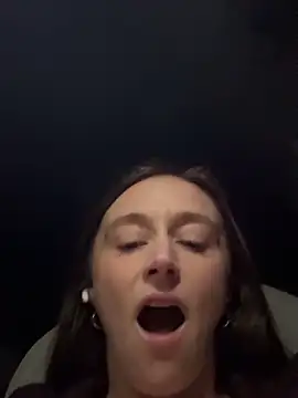 lunagirl13 live cam profile