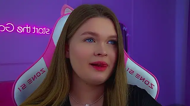 CrystalLyons live cam profile