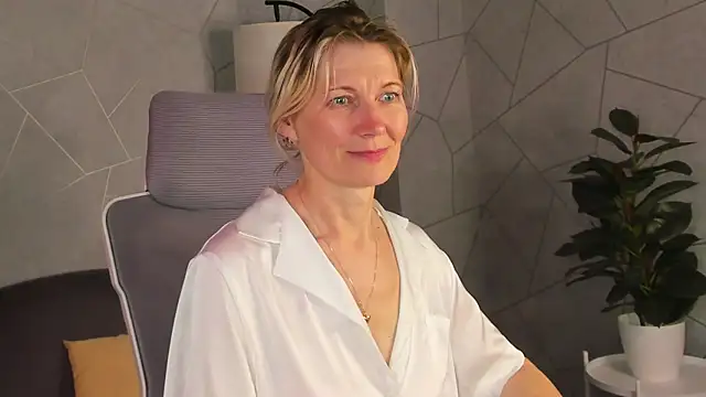 julie_lucas - Julie_Lucas's free webcam - UK Sex Cams