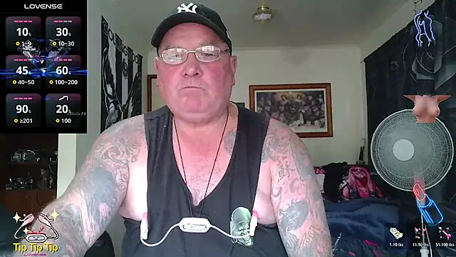 kinkyblueyes69 (M mature) - NAKED