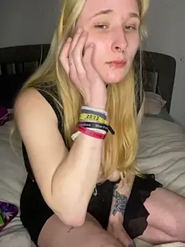 hotpurplehaze (F young) - 😈show my Boobs + Massage