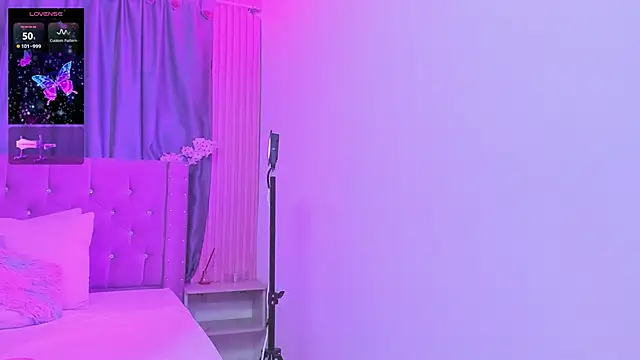 Nayla-Mouna live cam