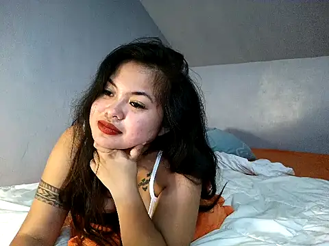 Chillntalkmami live cam