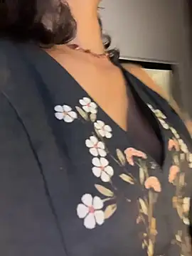 Webcam Model (TweetiePieXXX)  is live.Free join now!