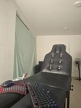 zadders_yb (M young) - spanck my ass very hard x30