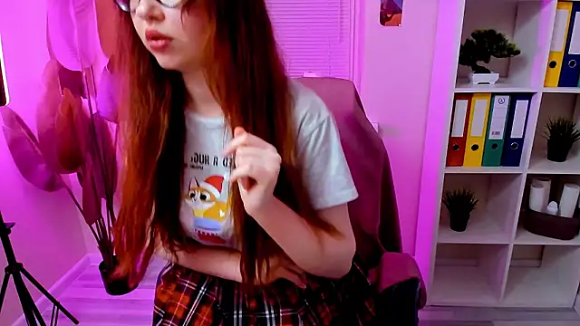 CarolGiggly live sex cam