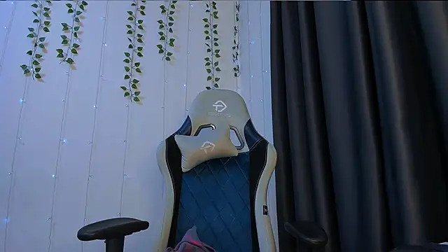 KarlaSim live sex cam