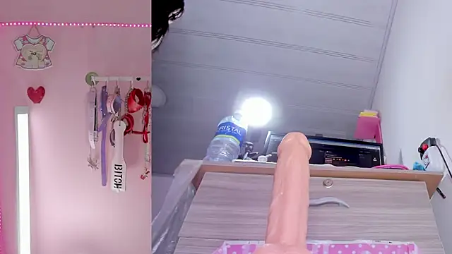 emily_foxxxii - Emily_foxxxii's free webcam - UK Sex Cams