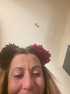 Lyannabuena69 live sex cam