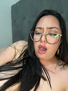 Webcam Model (MileyGia)  is live.Free join now!