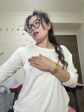 chick-888 live cam profile