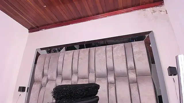 reina_adahara - REINA_ADAHARA's free webcam - UK Sex Cams