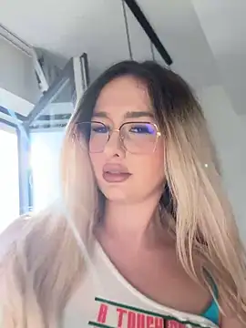 Webcam Model (mollyxxx)  is live.Free join now!