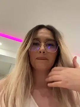 mollyxxx live cam profile