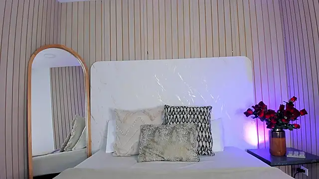 EmelyParker live cam profile