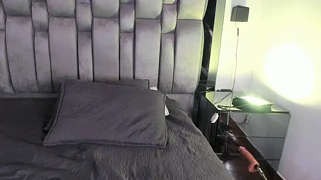 reina_adahara - REINA_ADAHARA's free webcam - UK Sex Cams