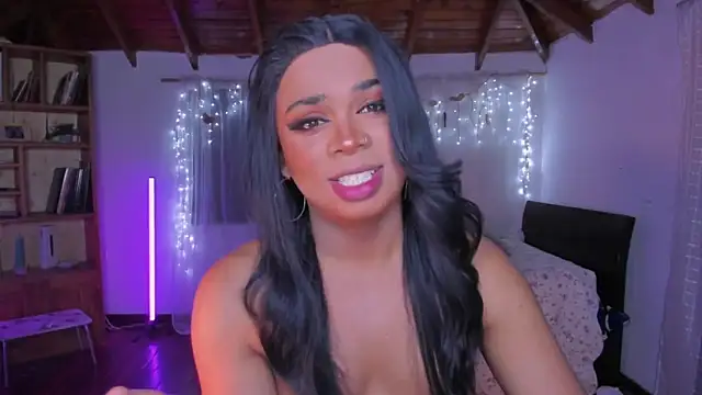 CuteRomi Live Webcam on Stripchat