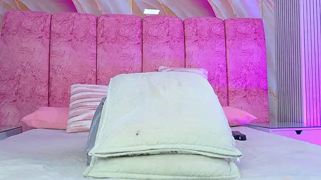 emmacurvy live sex cam